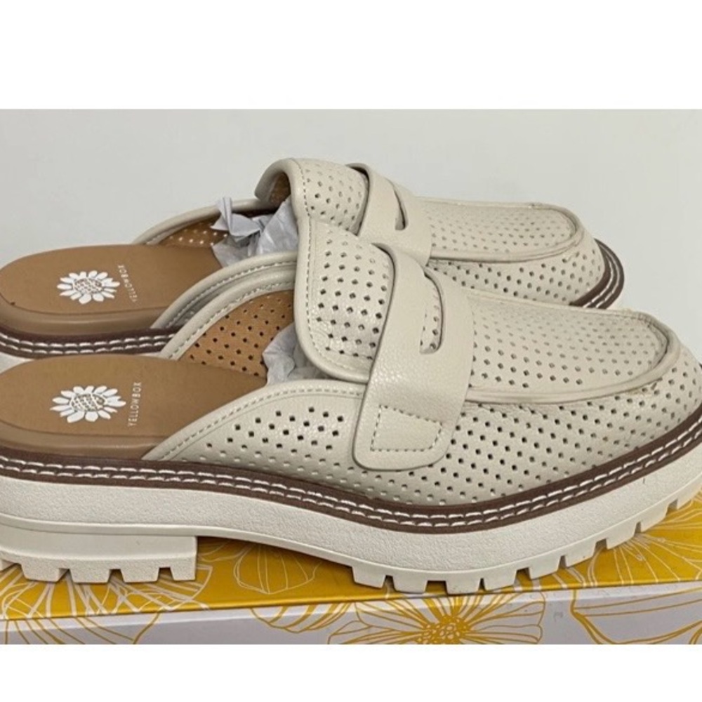 Yellow Box Women's Cream Perforated Sneakers Size 7.5 New in Box - Picture 2 of 4
